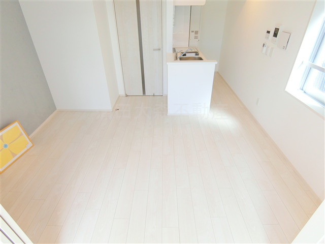 居室・リビング　LDK8.2帖　カウンターキッチンのリビングダイニングキッチ