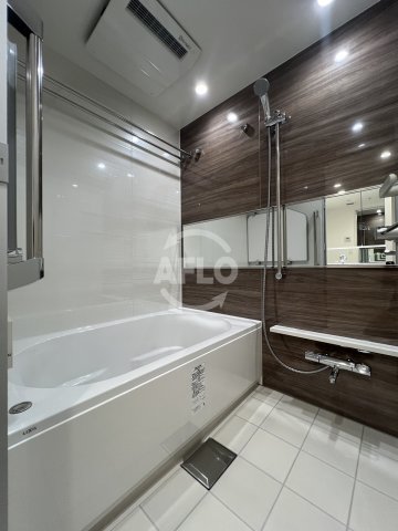 バス・シャワールーム　Brillia Tower堂島　浴室