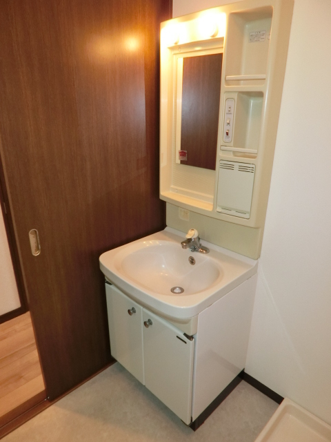 洗面設備　２０１号室の写真です。