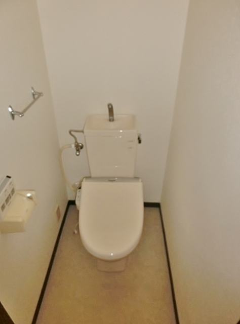 トイレ　２０１号室の写真です。