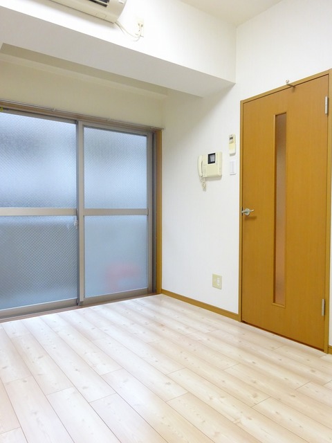 居室・リビング　室内