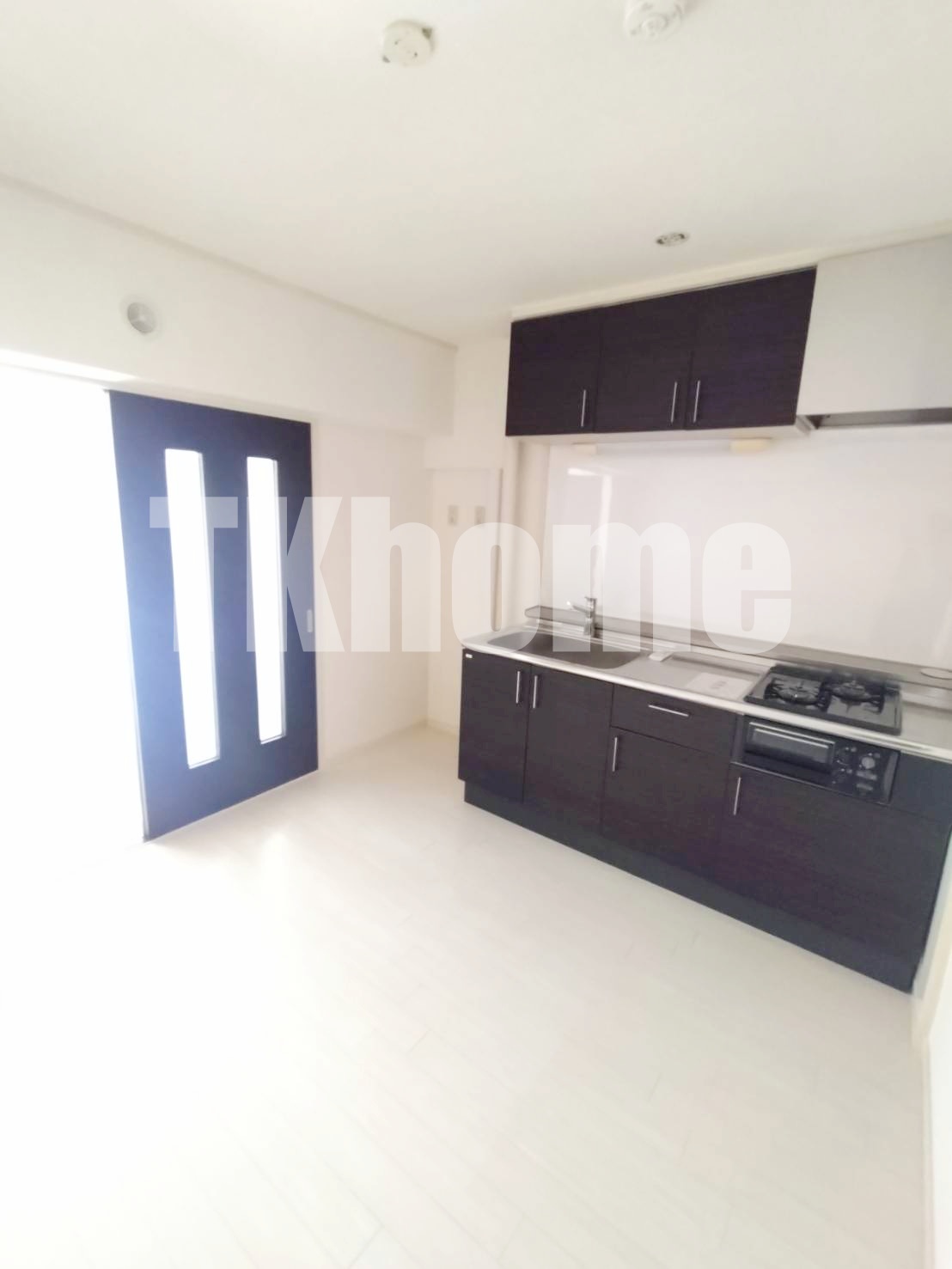 居室・リビング　（同マンション別室・参考写真）