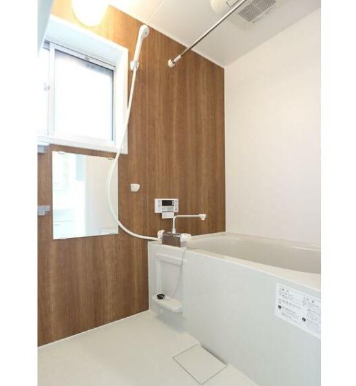 バス・シャワールーム　コンパクトで使いやすいお風呂です