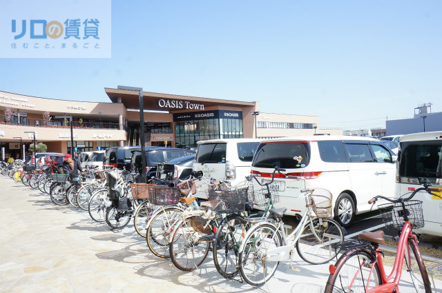 ショッピングセンター　ユニクロオアシスタウン伊丹鴻池店（ショッピングセンター）まで921m