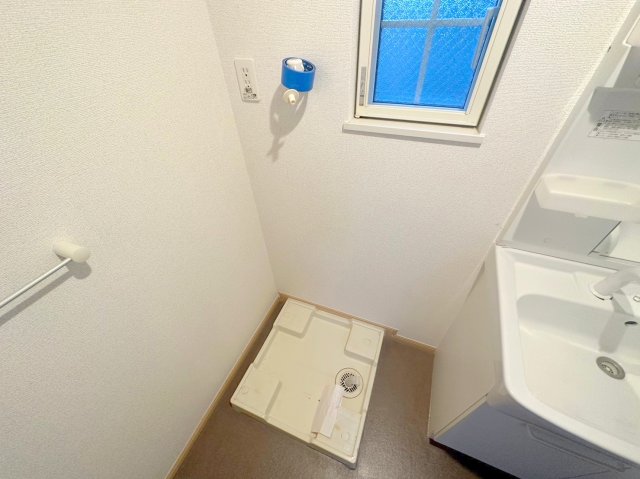 その他設備　嬉しい室内洗濯機置場。これで洗濯機も長持ちしますね。