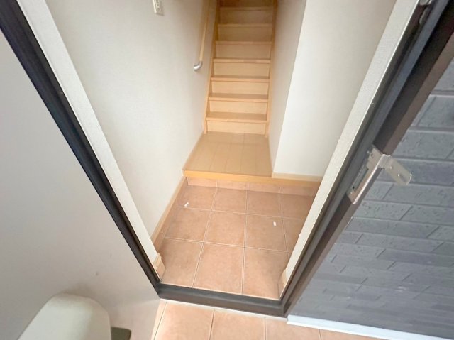 玄関　玄関が大きいと、とても解放感があります。