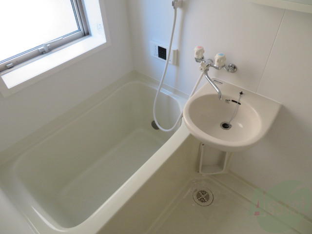 バス・シャワールーム　浴室はこんな感じです。清潔感がありますね。
