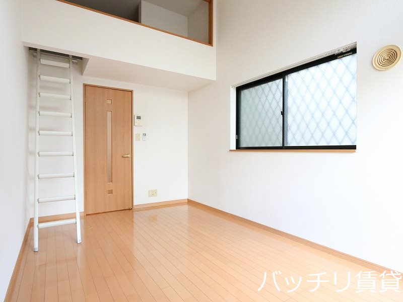 居室・リビング　同型タイプの為、現状を優先致します。