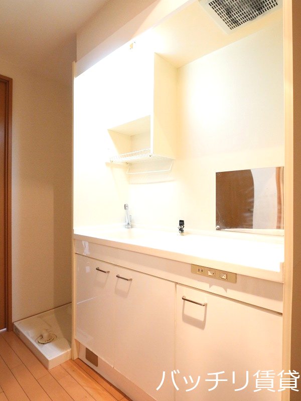 キッチン　同型タイプの為、現状を優先致します。