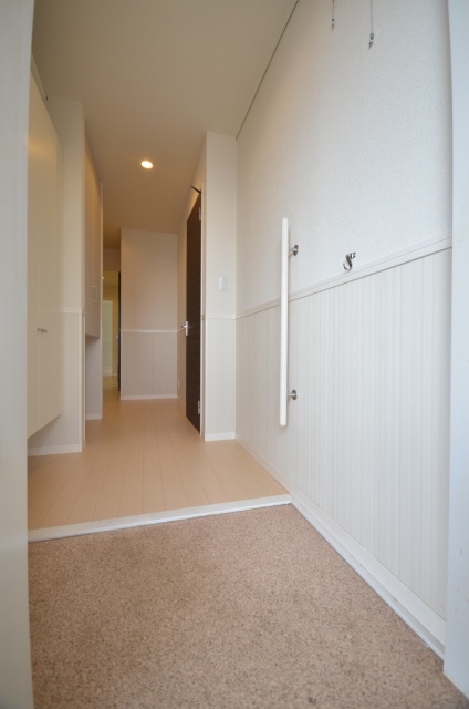 玄関　同物件別号室です。