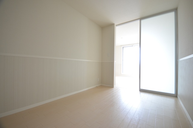 居室・リビング　同物件別号室です。