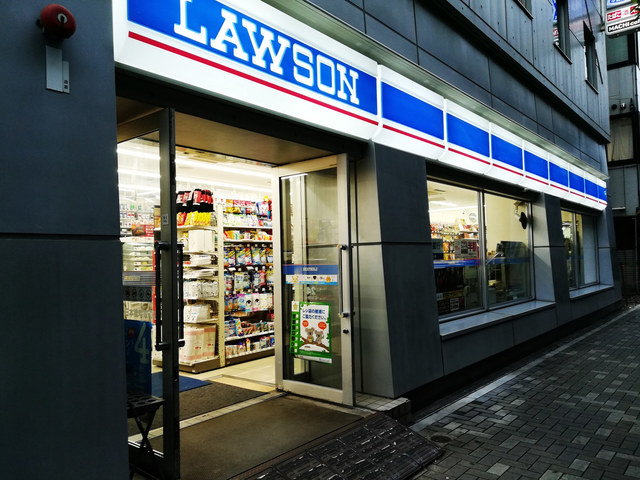 コンビニ　ローソン箱崎湊橋店（コンビニ）まで74m