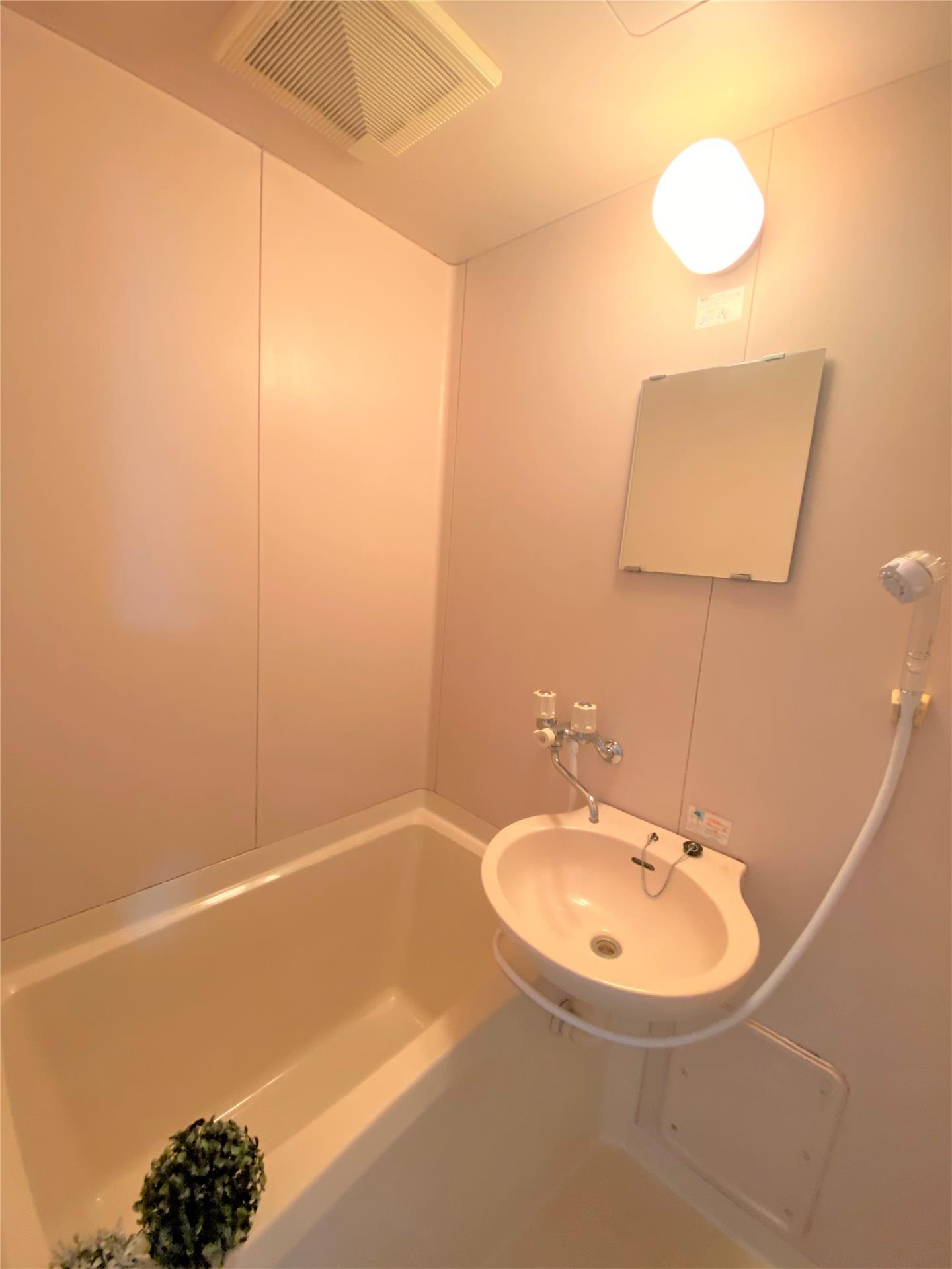 バス・シャワールーム　※モデルルーム写真の為、入居時家具・備品等はついてきません※