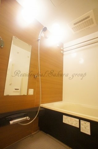 バス・シャワールーム　雨の日でも安心の浴室乾燥機付きです♪