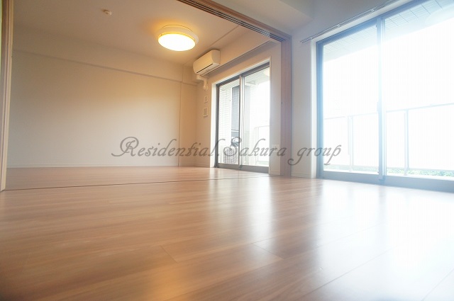 居室・リビング　開放感のあるゆったりとしたお部屋です♪