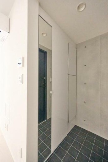 玄関　※別部屋の参考写真です。