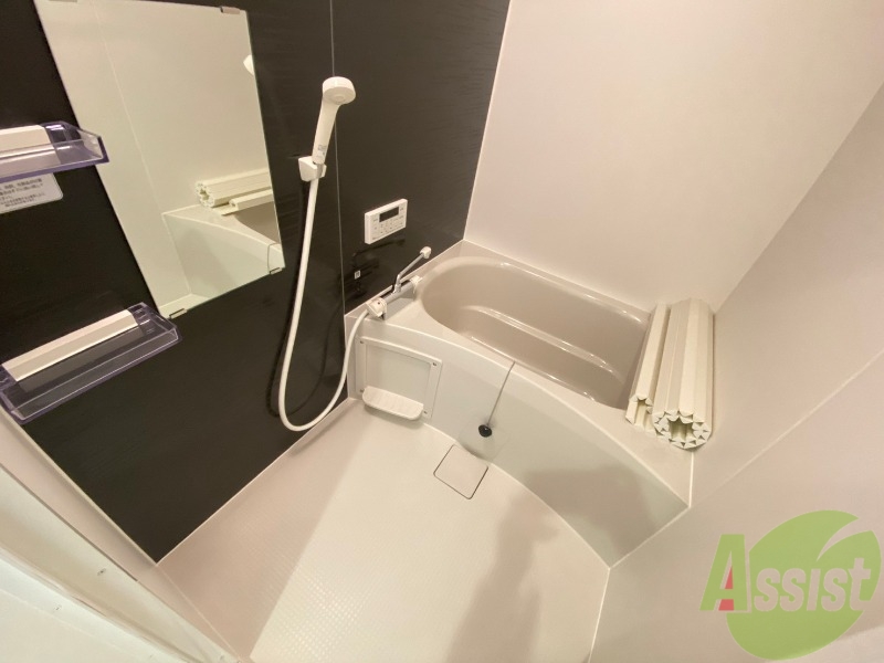 バス・シャワールーム　追い焚き機能が付いているのでいつでも温かいお風呂に入れますよ