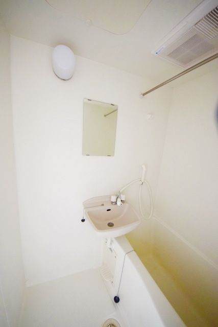 洗面設備　★鏡付きの洗面台です★