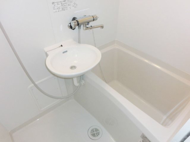 バス・シャワールーム　浴室乾燥付きのバスルーム