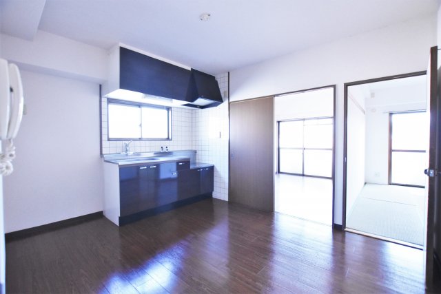 居室・リビング　別号室の写真です。ご参考までに