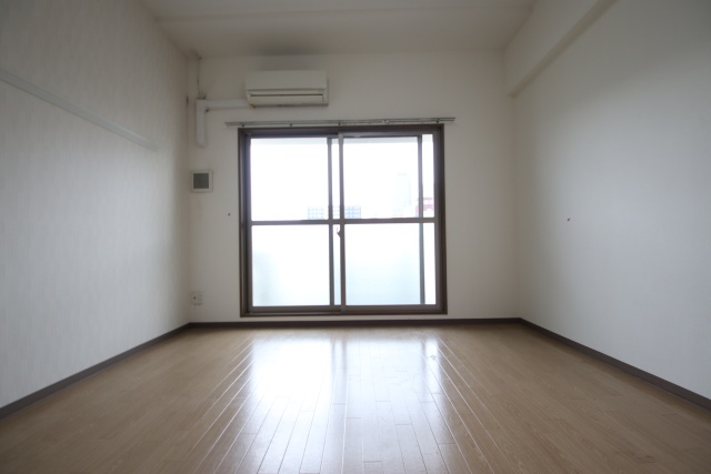 居室・リビング　※別号室の参考写真です※