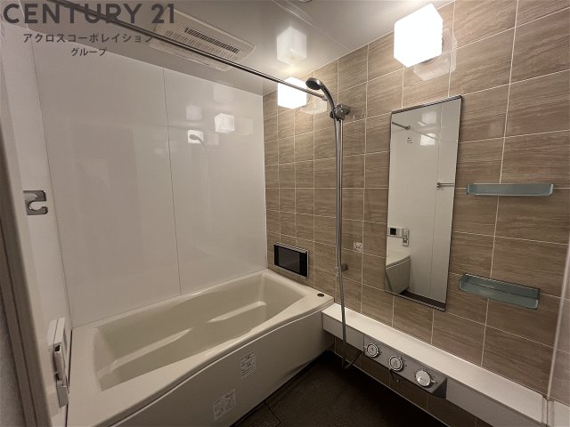 バス・シャワールーム　浴室乾燥機付き♪