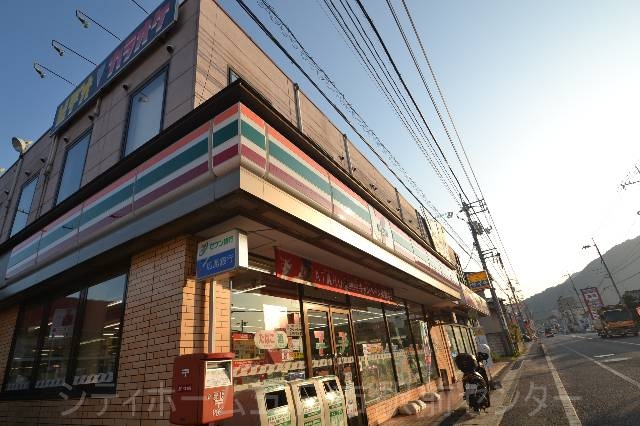 コンビニ　セブンイレブン広島宮内店（コンビニ）まで317m