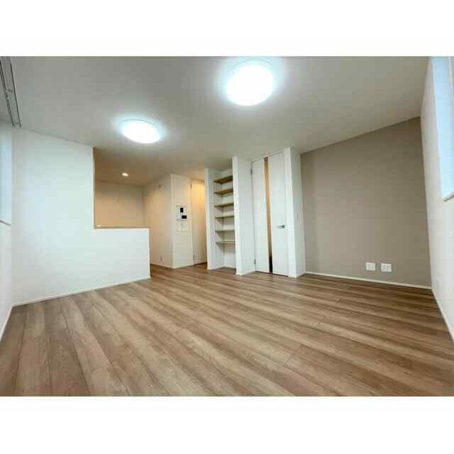 居室・リビング　13.5帖のきれいなLDK。