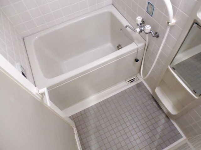 バス・シャワールーム　★追い焚き搭載バス★