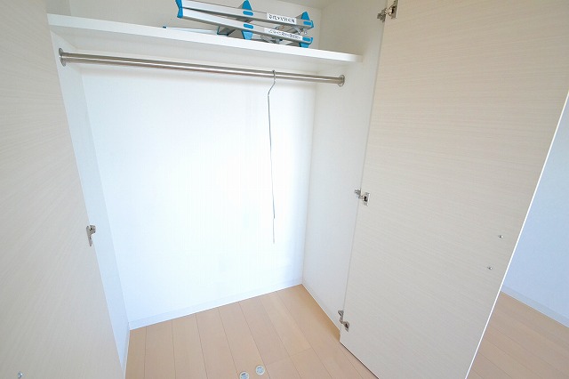 収納　鏡付のクローゼット＊号室・階数によって色味違います