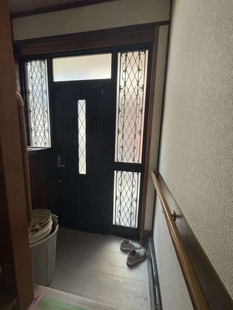 玄関　リフォーム中となります