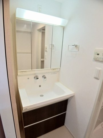 洗面設備　脱衣スペースもあります