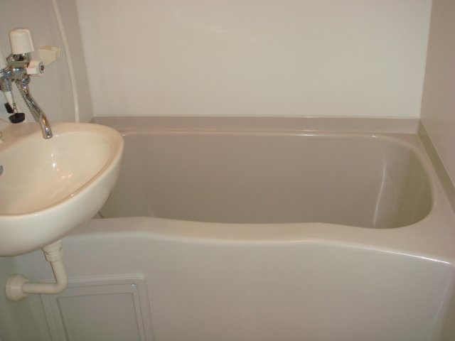 バス・シャワールーム　浴室は乾燥機能付き。