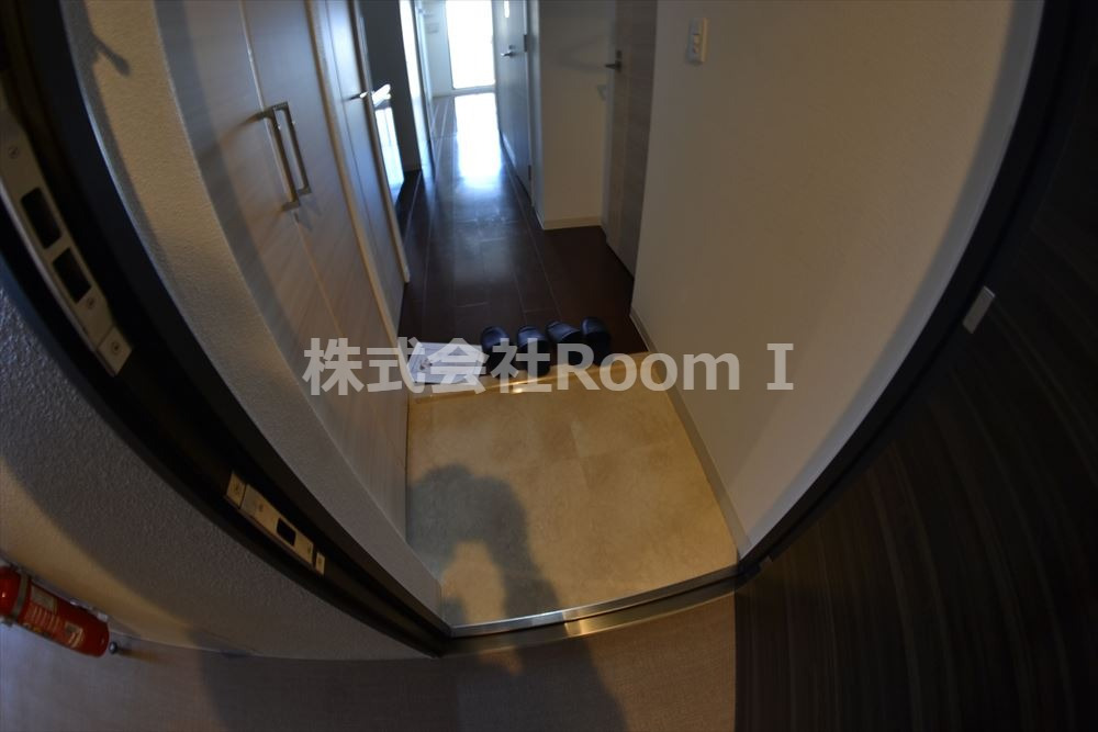 玄関　収納もある玄関です 反転