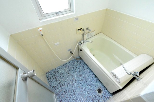 バス・シャワールーム　浴室に窓有り！換気◎