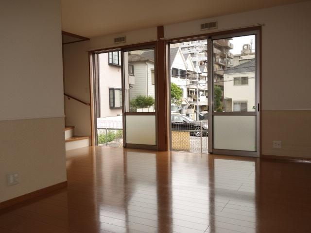 居室・リビング　広々としたリビング