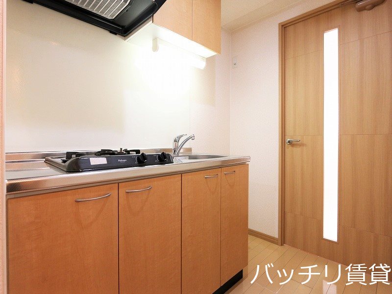 キッチン　別号室タイプの為、現状を優先いたします