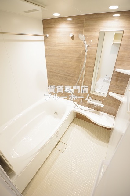 バス・シャワールーム　浴室乾燥・追炊き機能付きのお風呂！