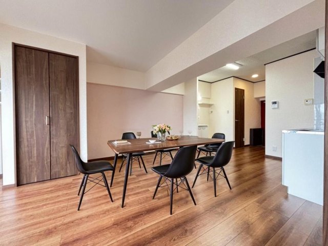 居室・リビング　ＣＧで家具等を配置したもので家具等は含まれません。