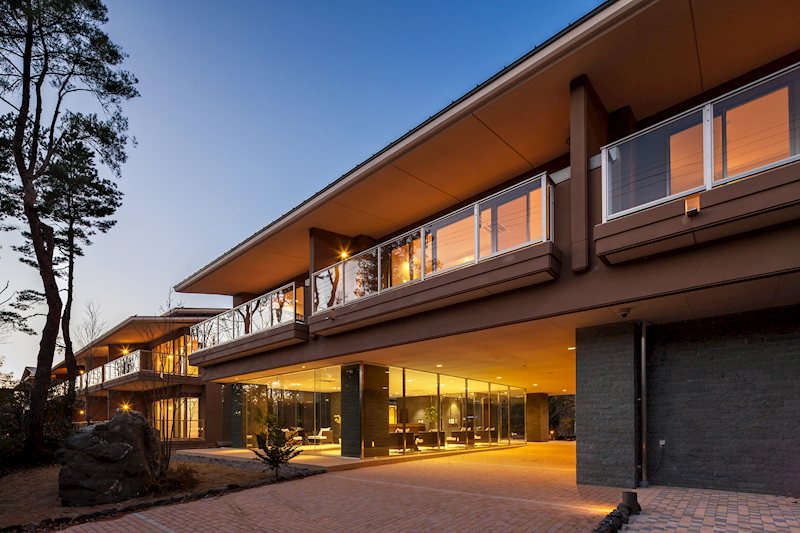 建物外観　比較的新しめなリゾートマンションです。