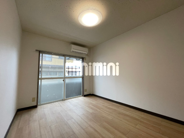 居室・リビング　写真は別号室です