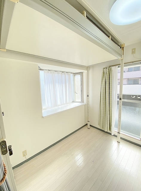 その他部屋・スペース　上部に収納ベッドが隠れています