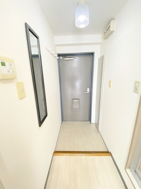 玄関　シューズボックス・全身鏡