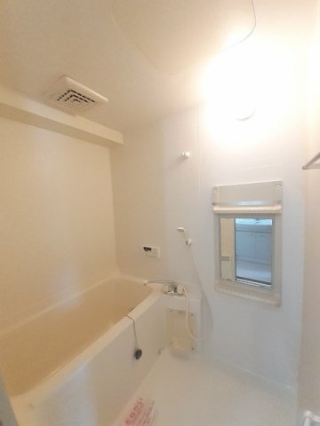 バス・シャワールーム　落ち着いた空間のお風呂です