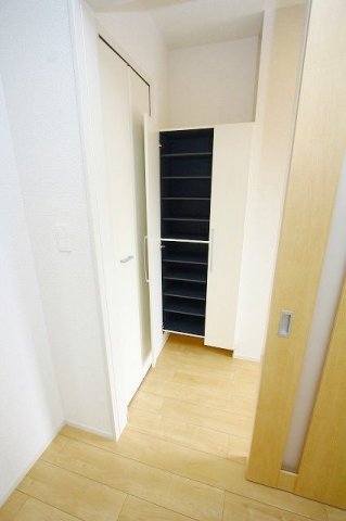 玄関　シューズボックス付きの玄関です★