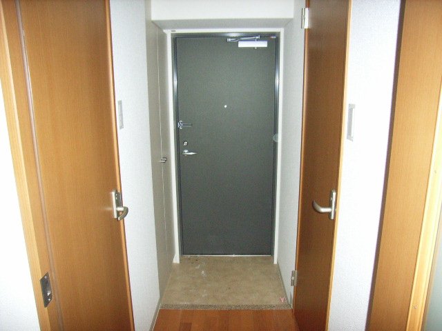 玄関　同物件別号室