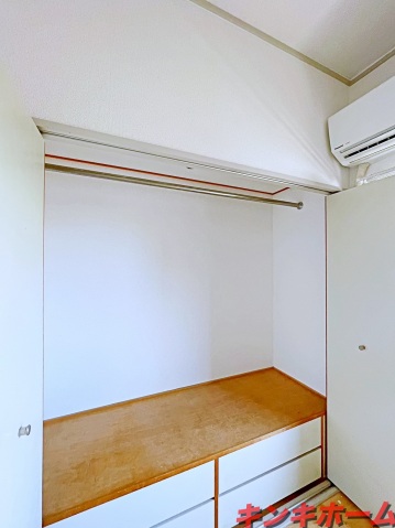 収納　写真は別のお部屋です。