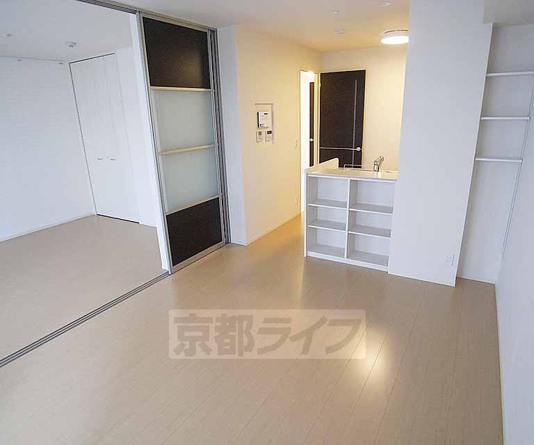 居室・リビング　・写真は類似物件に付き、実物と異なります。