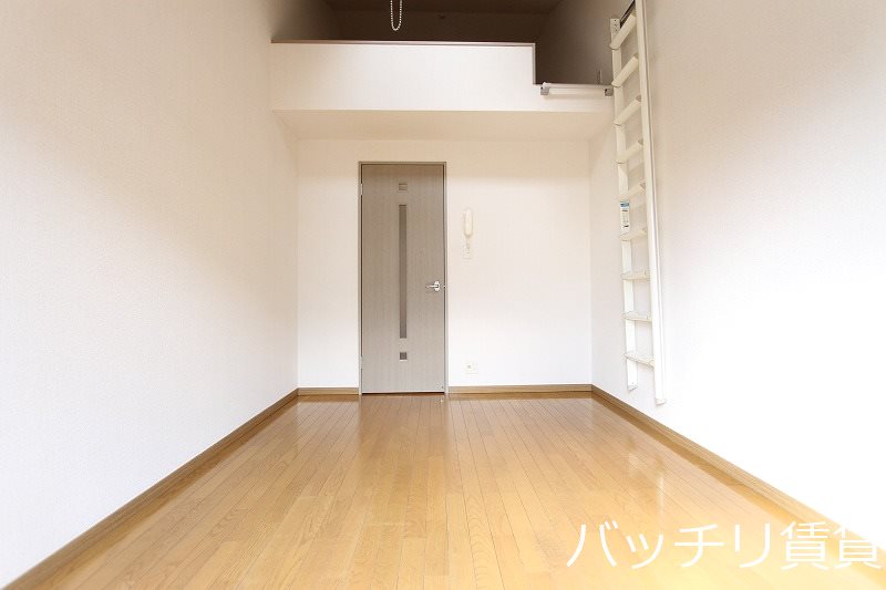 居室・リビング　同型タイプの為、現状を優先致します。