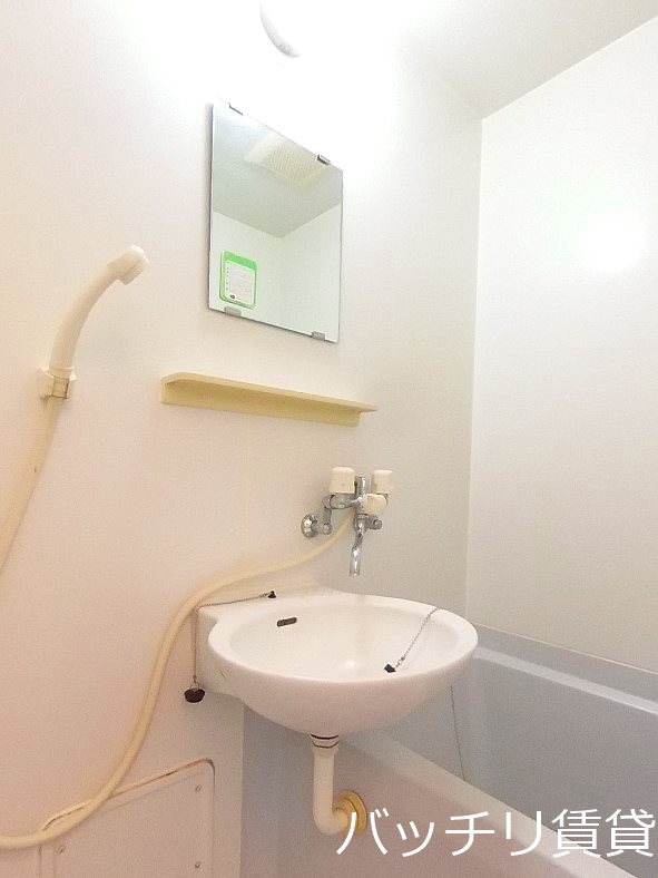 洗面設備　同型タイプの為、現状を優先致します。